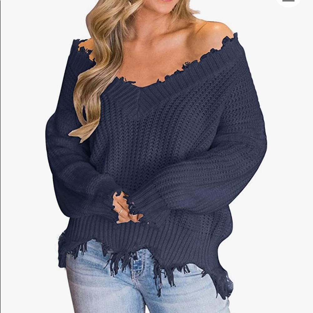 Beautiful woman v neck knit sweater off shoulder - Picture 2 of 5